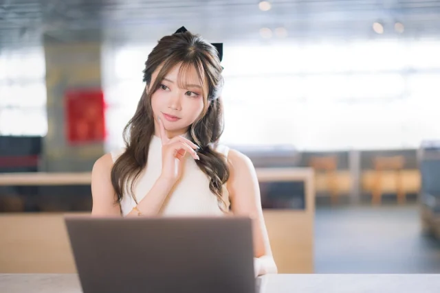 shopifyに疑問を持つ女性