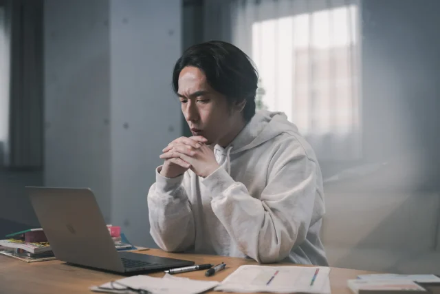 shopifyをパソコンで見ている様子