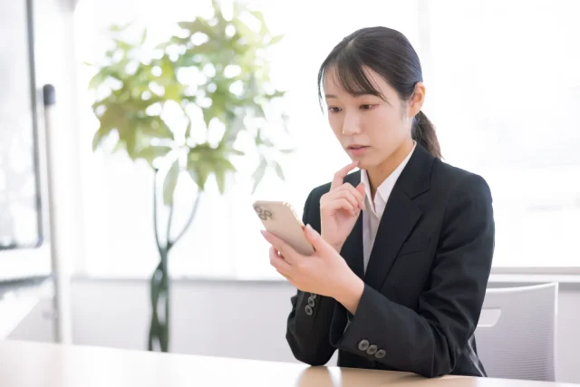 shopifyに疑問を持つ女性