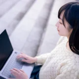 shopifyを見るパソコン