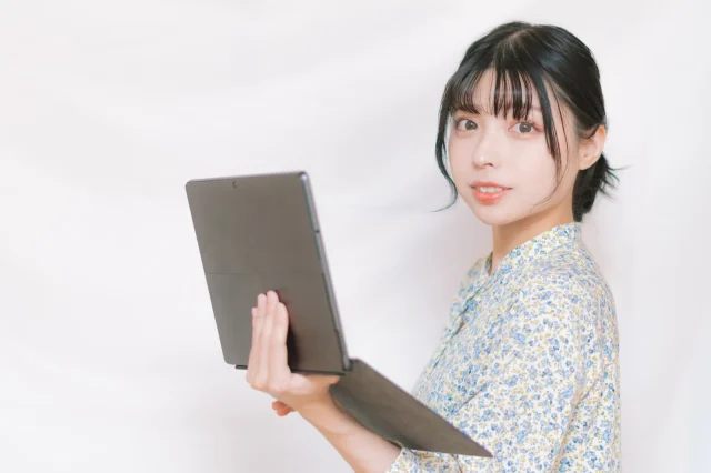 shopifyを見るパソコン